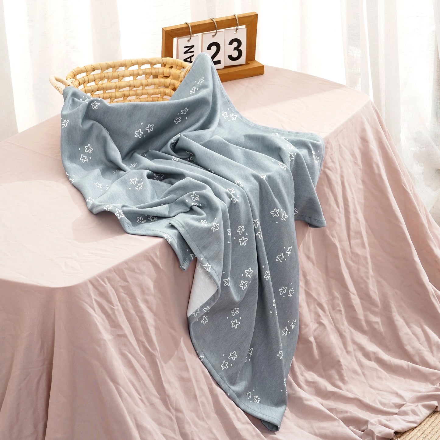 Elinfant Newborn Bamboo Receiving Blankets Infant Swaddle Blankets Soft Cozy Baby Swaddle Blanket Nursery Accessories Essentials